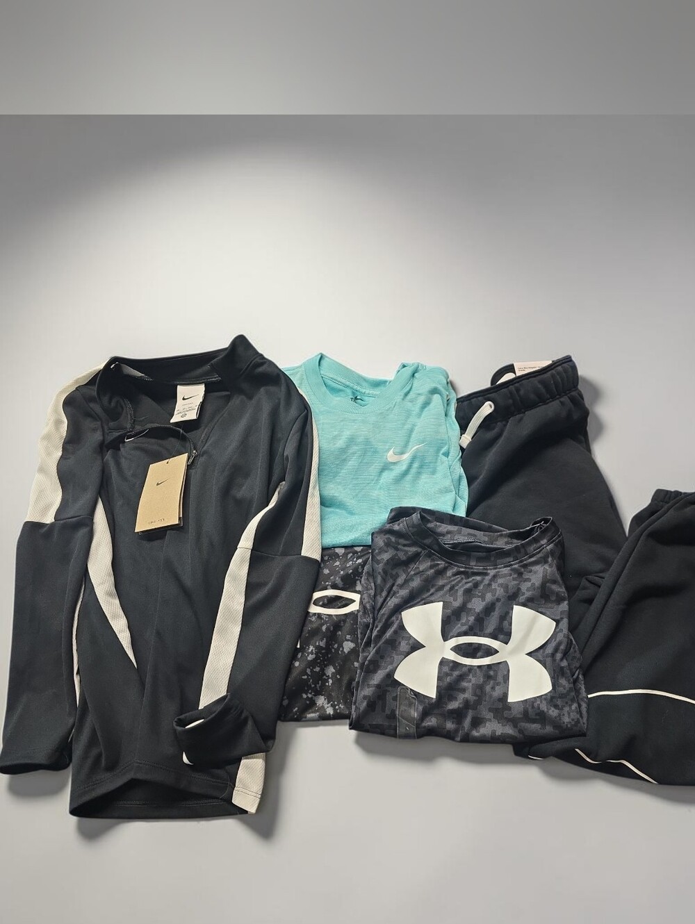 Nike And Under Armour Kids Tops And Sweat Pants